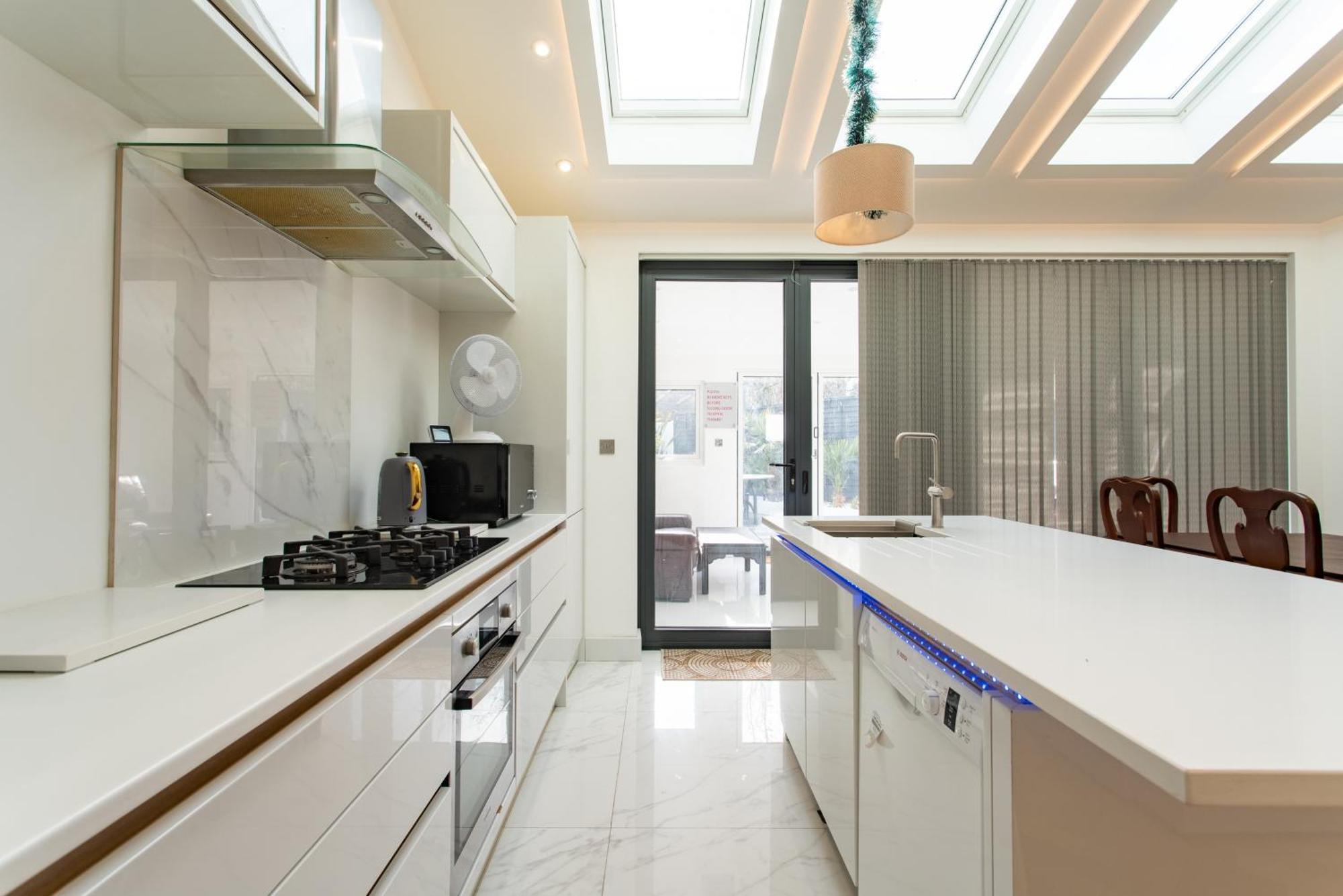 Modern 2Bed Pad W/ Hot Tub Villa Barking  Buitenkant foto